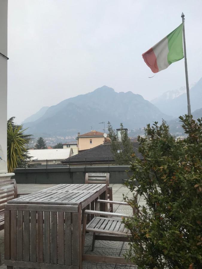 B&B " Guzzi - Inn " مانديلو ديل لاريو المظهر الخارجي الصورة