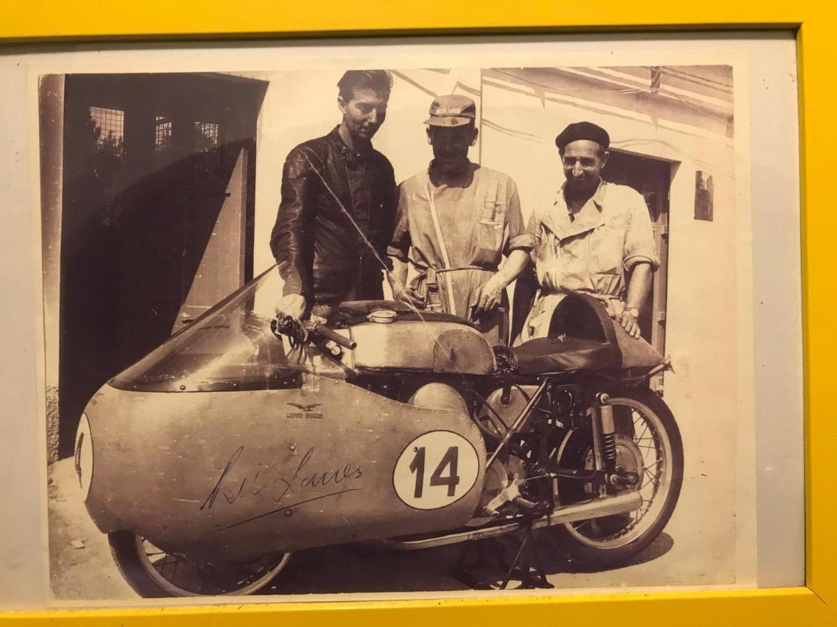 B&B " Guzzi - Inn " مانديلو ديل لاريو المظهر الخارجي الصورة